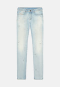 Hellblaue Jeans aus Denim mit geradem Schnitt, versehen mit distressed Flecken und verwaschenen Bereichen. Traditioneller Fünf-Taschen-Stil mit Knopfverschluss.