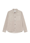 Beige Cord-Hemden mit langen Ärmeln, Kragen, zwei Brusttaschen und abgerundetem Saum. Knopfverschluss und strukturierter Stoff.