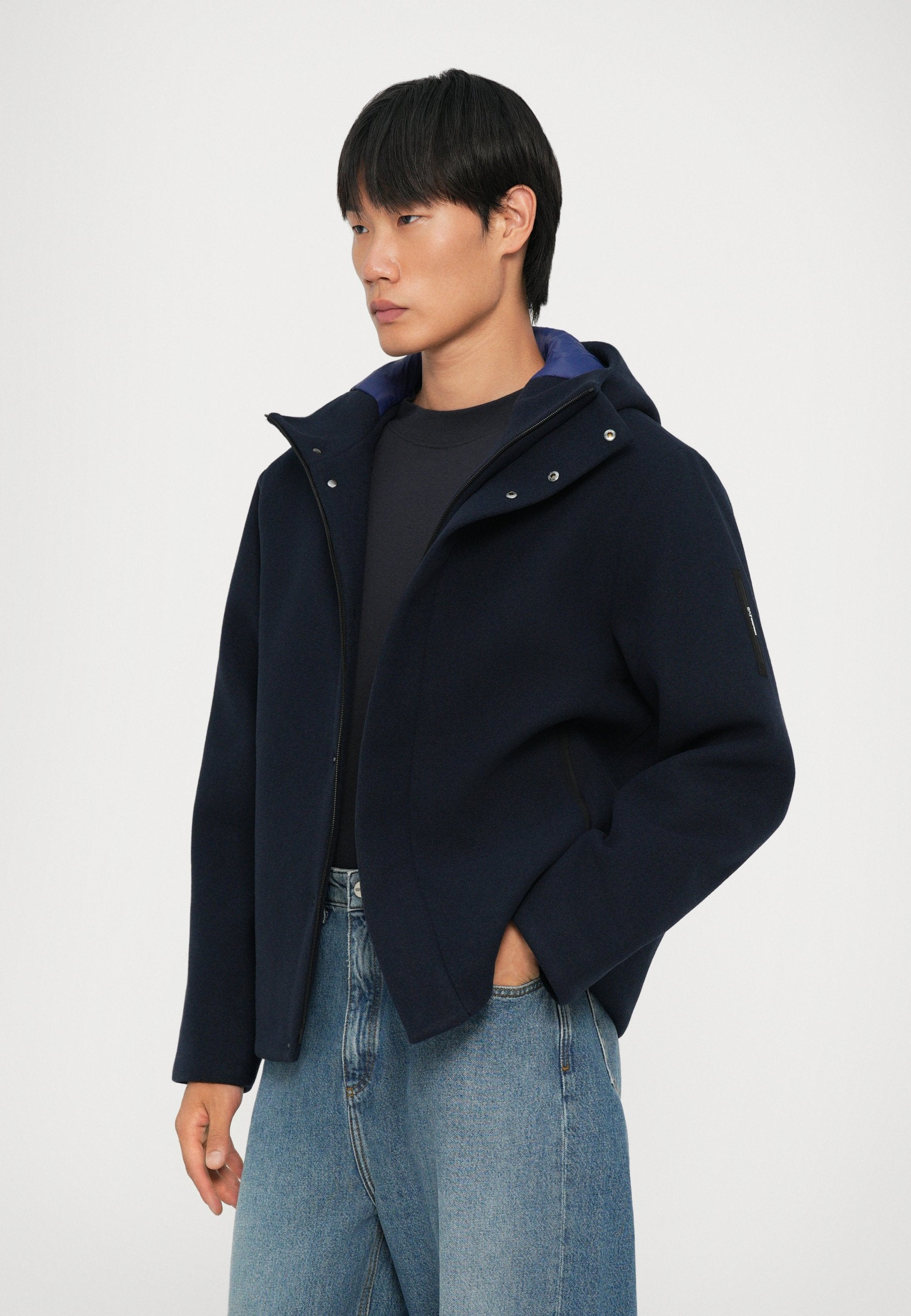 MOUNTAIN JACKET Media 6