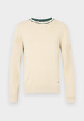Langärmeliger Pullover in Cremeton mit grün geripptem Kragen und Bündchenakzenten. Glatte Textur, normale Passform, kleines Logo unten links.