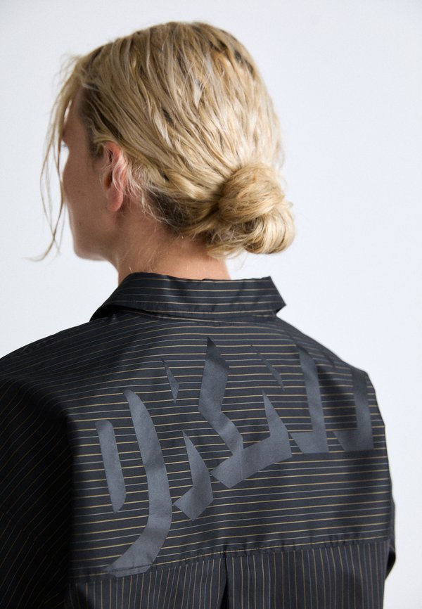 DKNY BACK PRINT