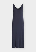 Ärmelloses, dunkelblaues, knöchellanges Kleid mit rundem Ausschnitt und glattem Stoff, präsentiert vor weißem Hintergrund.