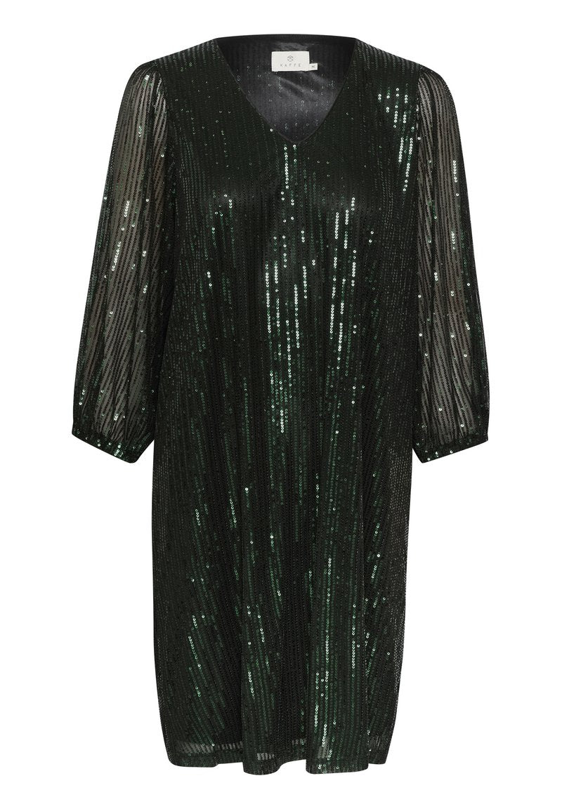 Grünes Pailletten-Kleid mit V-Ausschnitt, Dreiviertelärmeln und lockerer Passform. Verfügt über vertikale Streifen aus glänzenden Pailletten auf einem durchsichtigen schwarzen Grund.
