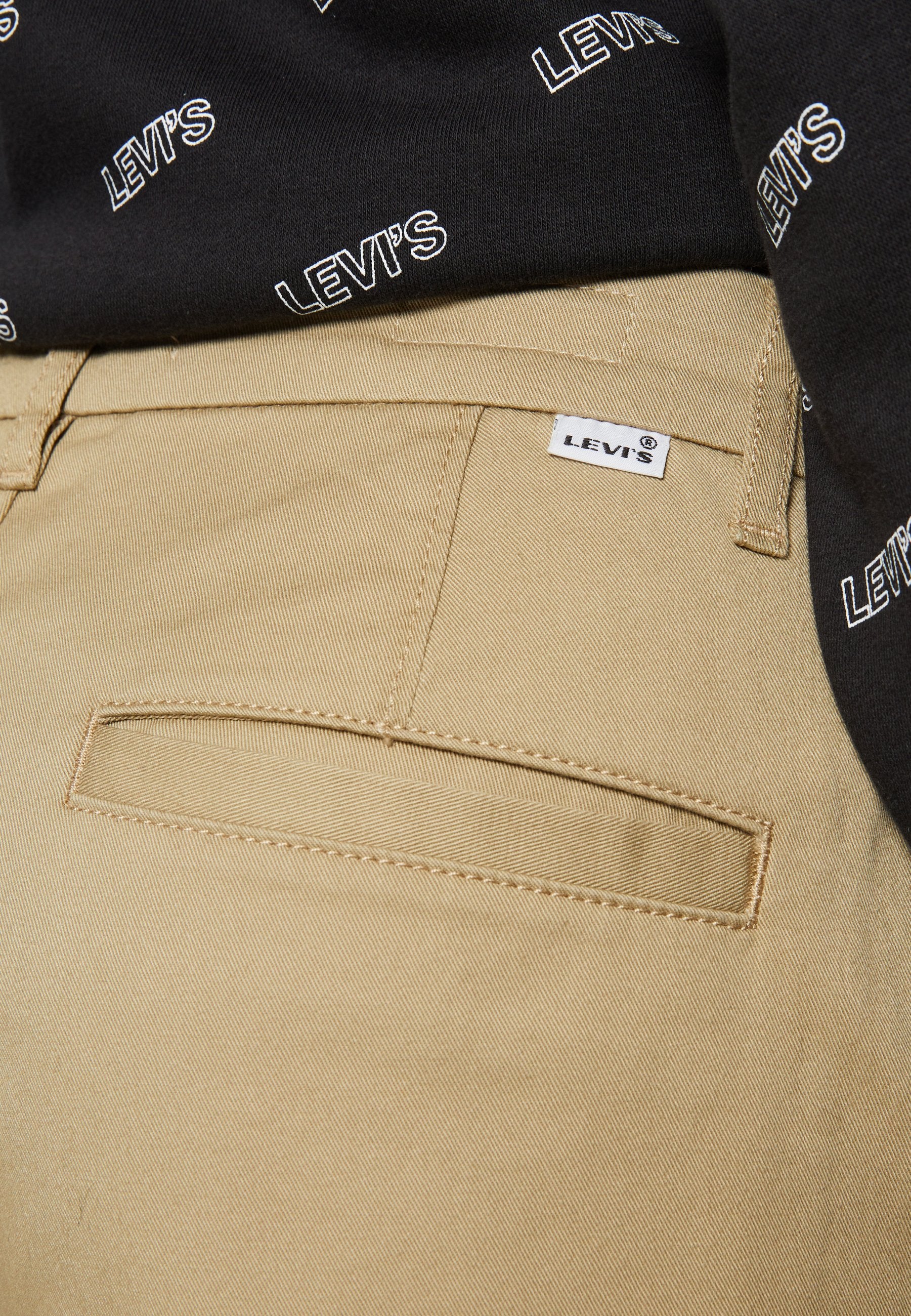 Levi's® ESSENTIAL CHINO