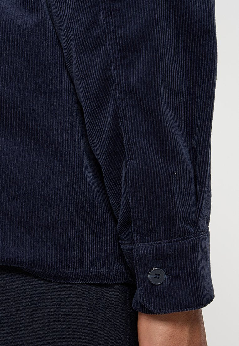 REGULAR FIT  Media 6