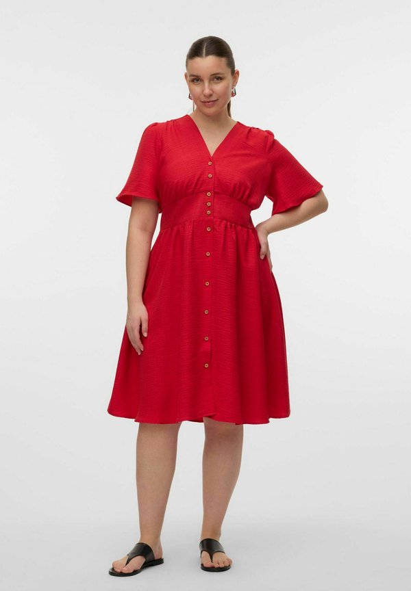 Vero Moda Curve VMCMELANEY Short - Shirt dress - salsa