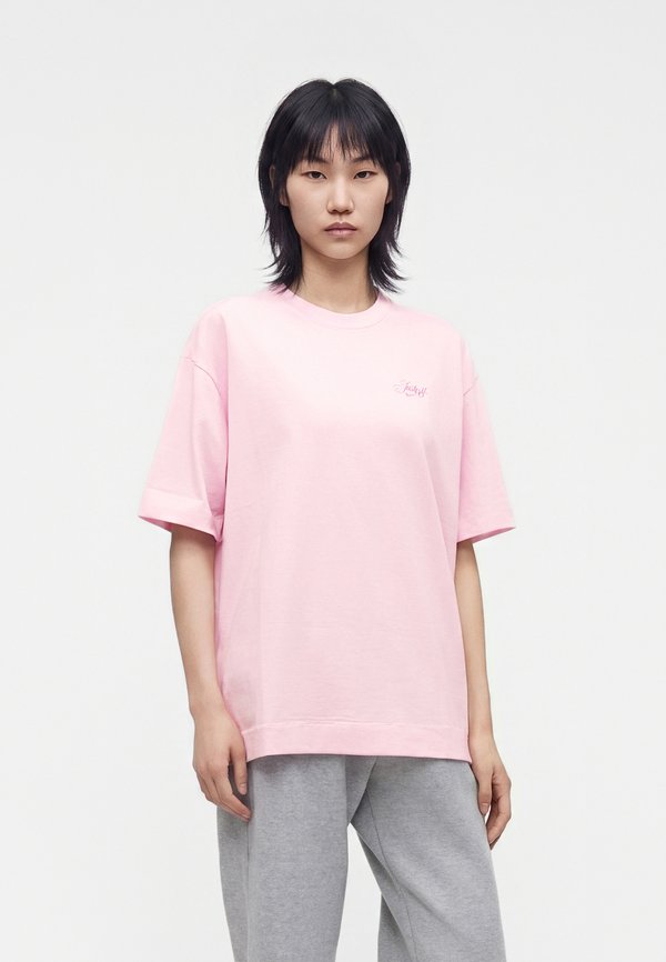Nike Sportswear TEE SCRIPT - Print T-shirt - pink foam