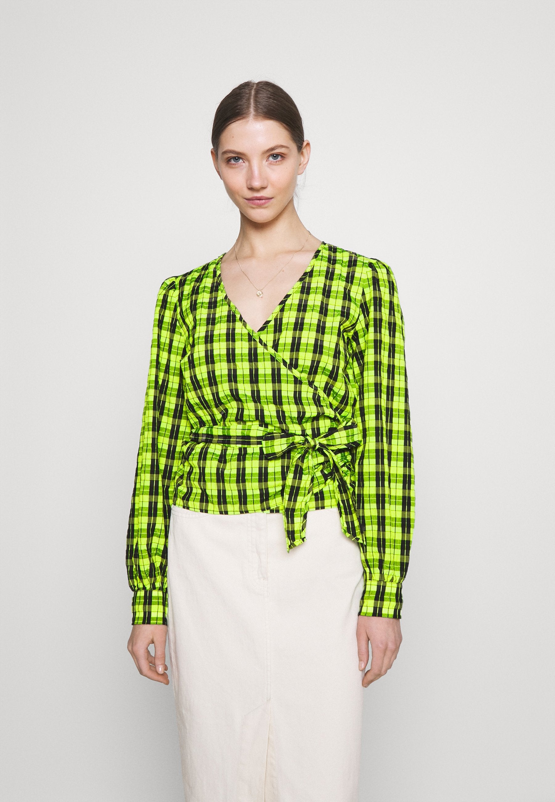 Moves PATTI WRAP