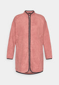 Rosa Fleecejacke mit Reißverschluss, hohem Kragen und navy-blauen Akzenten. Verfügt über eine strukturierte Oberfläche und lange Ärmel.