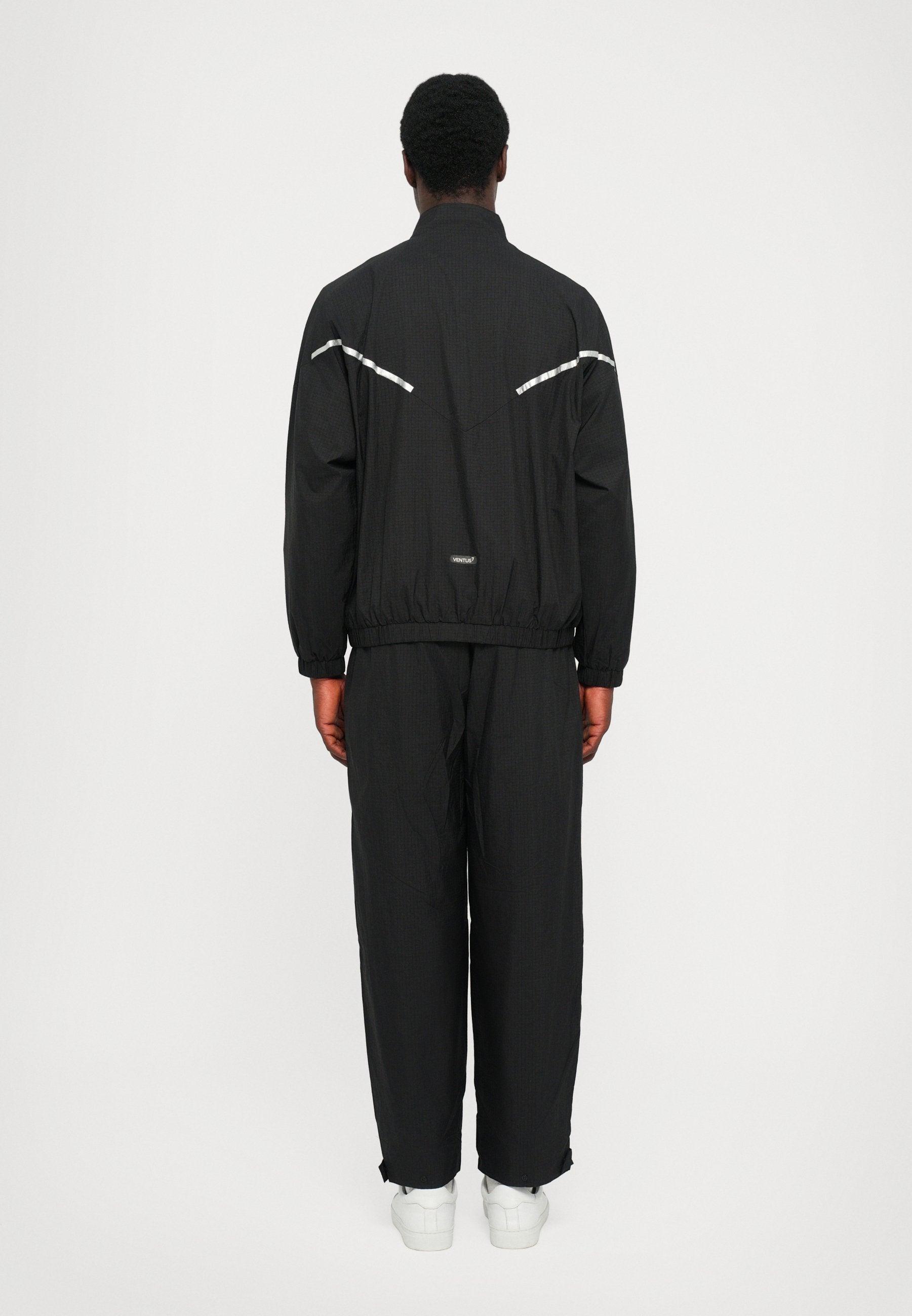 VENTUS UNISEX SET Media 5