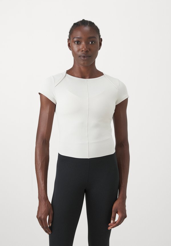 Nike Performance