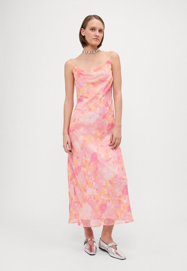 Vero Moda Tall VMSMILLA 7/8 WATERFALL DRESS