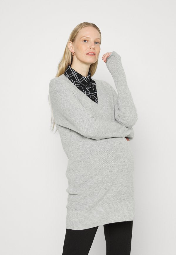 GAP Maternity V NECK