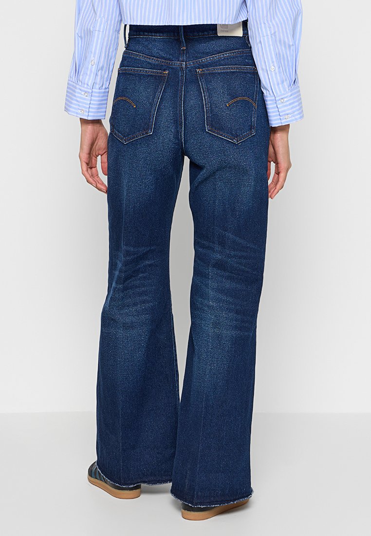 G-STAR Flared Jeans Media 3