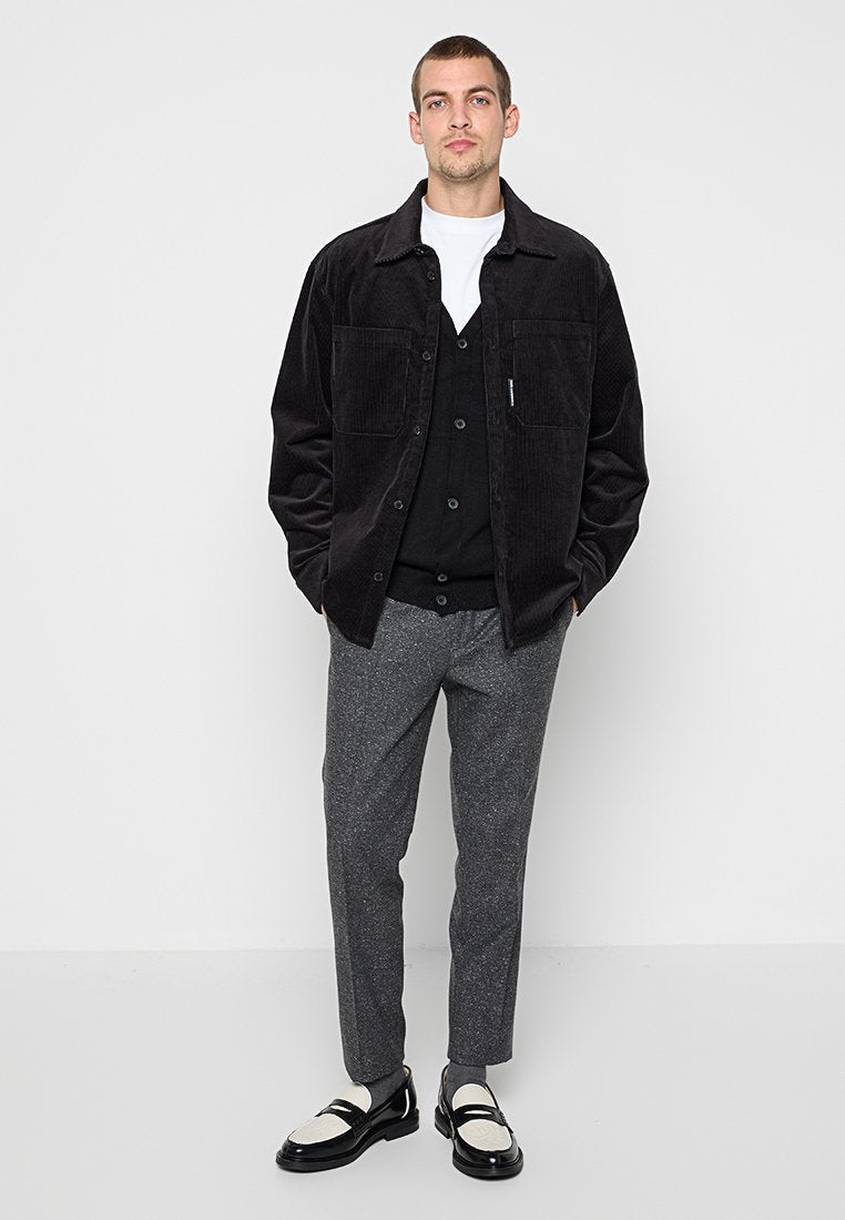 REGULAR FIT  Media 2