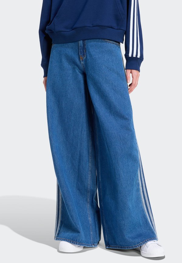 adidas Originals FIREBIRD  - Relaxed fit jeans - medium vintage denim