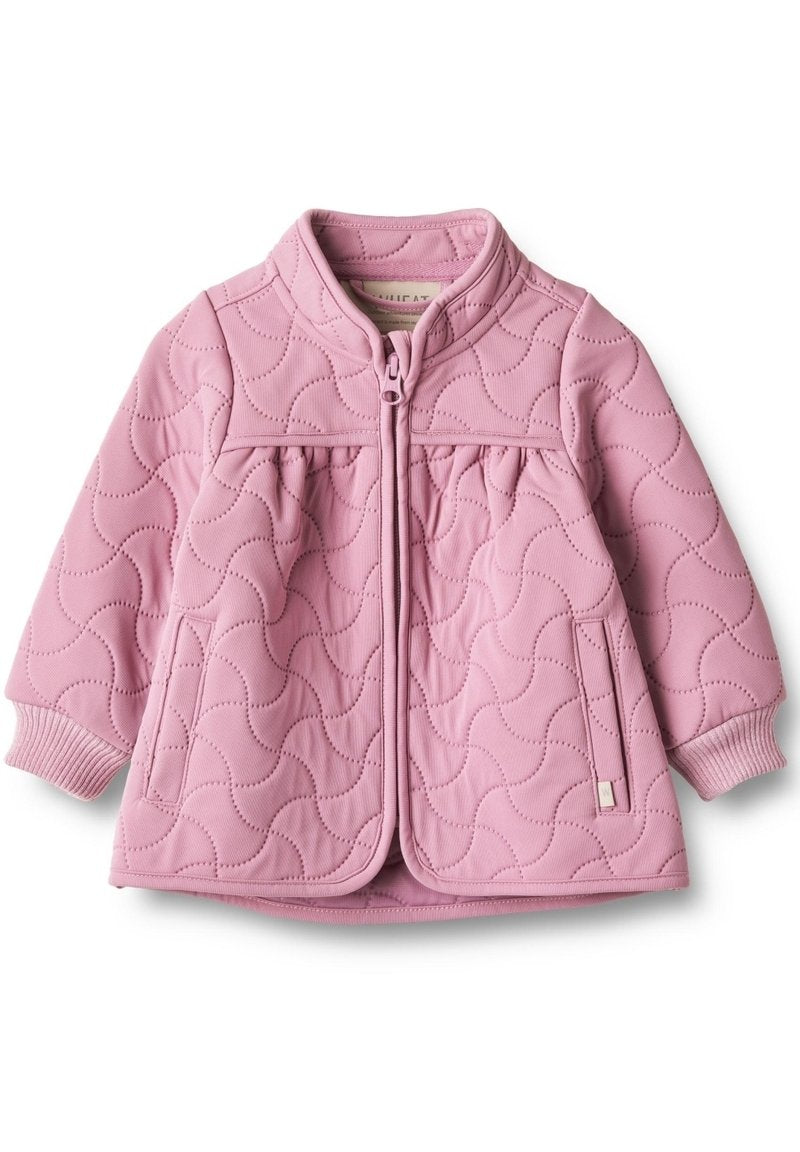 Rosa gesteppte Jacke mit hohem Kragen, Frontreißverschluss und langen Ärmeln. Verfügt über ein wellenförmiges Muster und elastische Bündchen. Enthält seitliche Taschen.