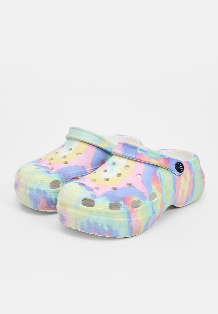Koi Footwear