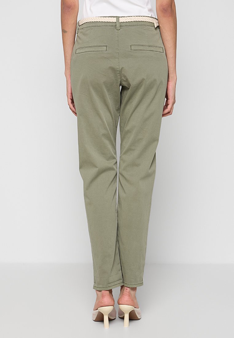 REGULAR FIT Media 2