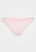 Hellrosa Bikini-Unterteil mit strukturiertem Paisleymuster, dünnen Seitenriemen und einem Logoband im Inneren.