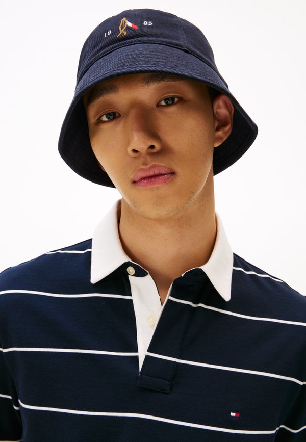 Tommy Hilfiger SEASONAL FLAG WASH BUCKET HAT - Hat - blue