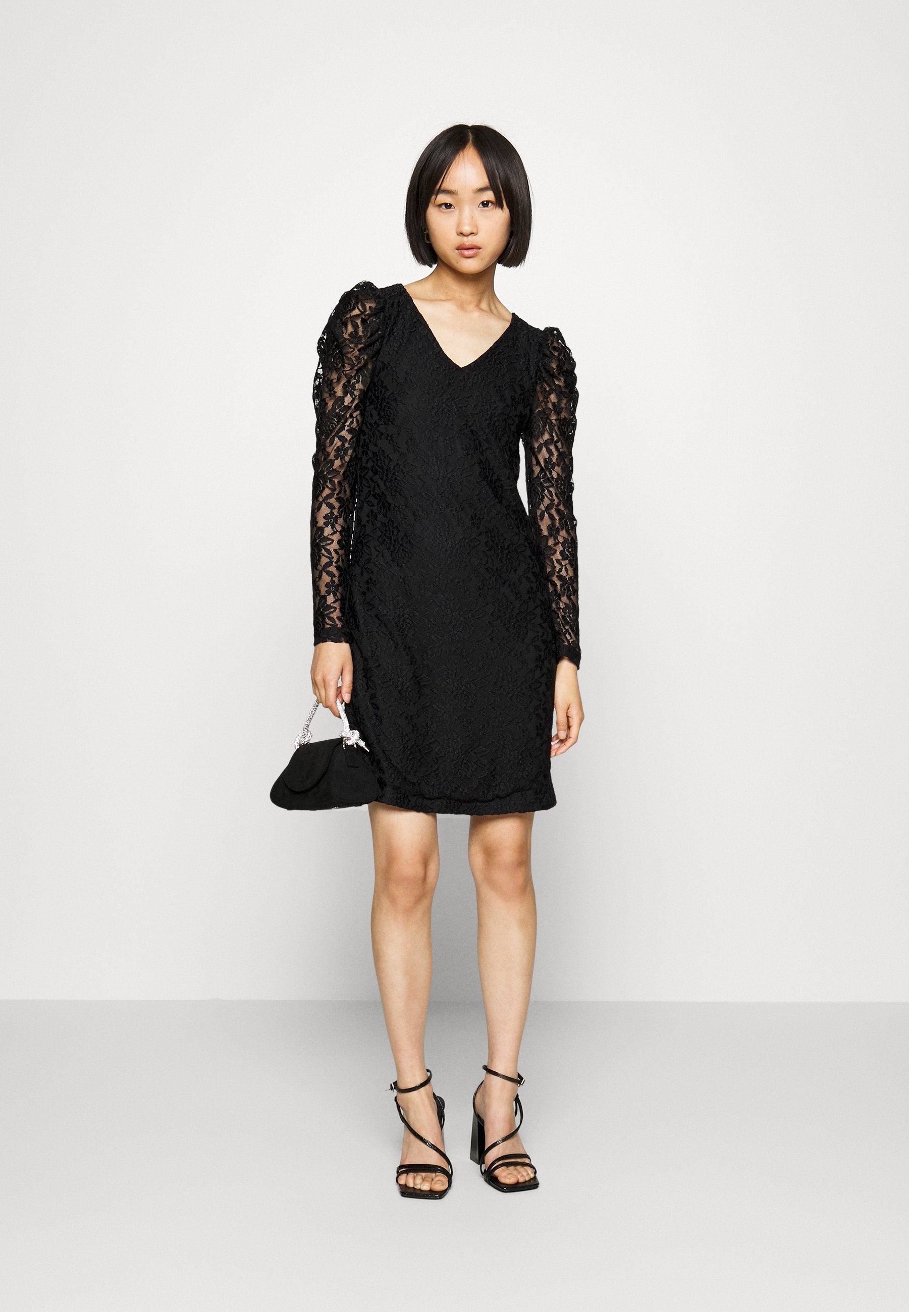 ONLPOULA V NECK DRESS Media 2