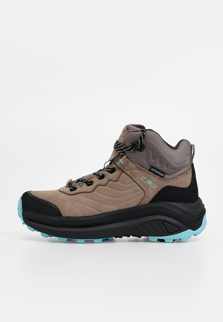 Braune und schwarze Wanderschuhe mit einem wasserdichten Obermaterial, einem strukturierten Schnürsystem, einem gepolsterten Kragen und türkisfarbenen Akzenten an der Sohle.