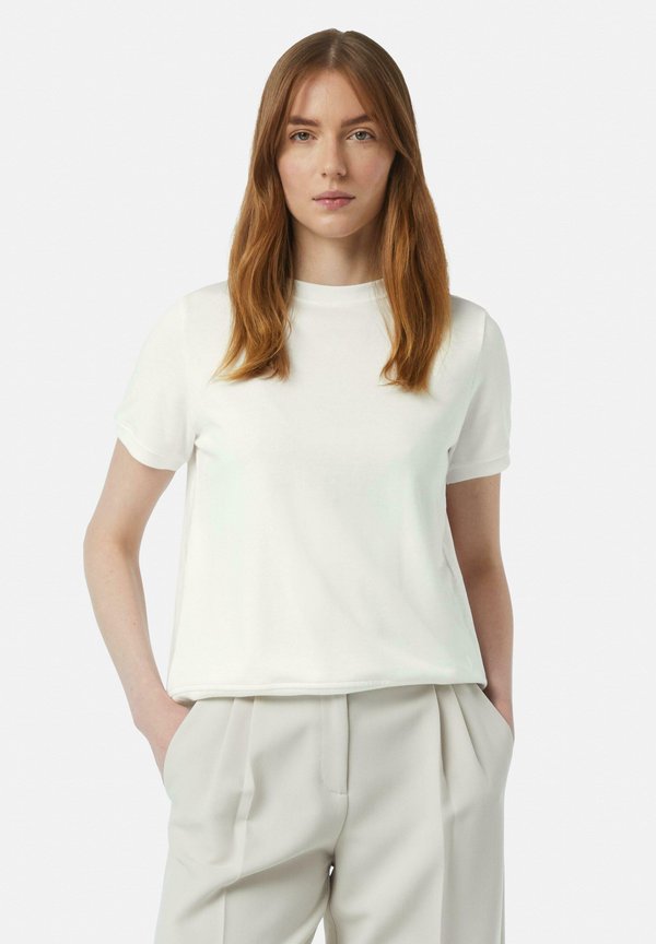 comma casual identity