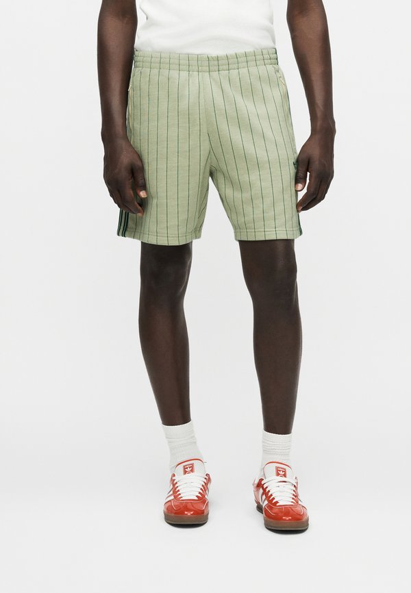 adidas Originals PINSTRIPE UNISEX - Shorts - light green
