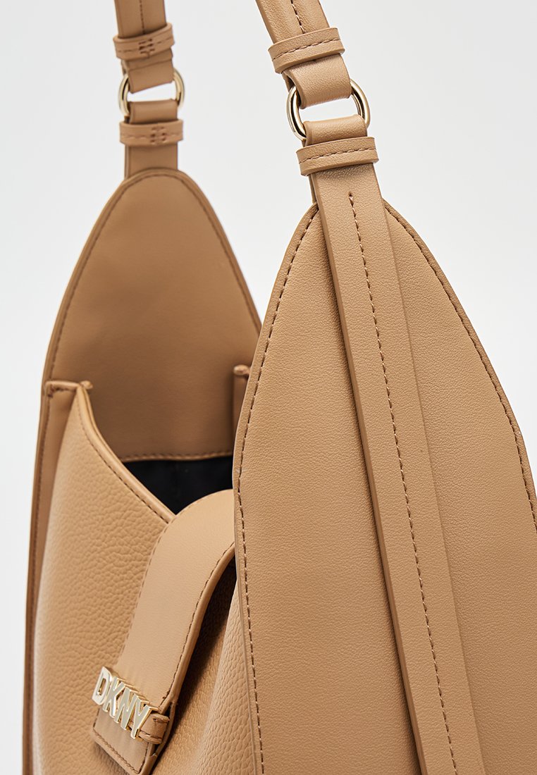 DKNY BERTIE