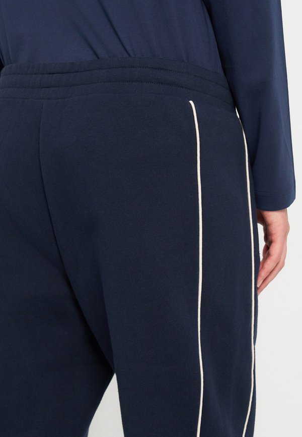 EA7 Emporio Armani