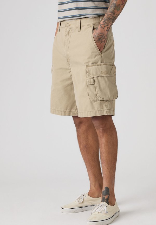Levi's® FISHING CARGO SHORTS - Shorts - tree house