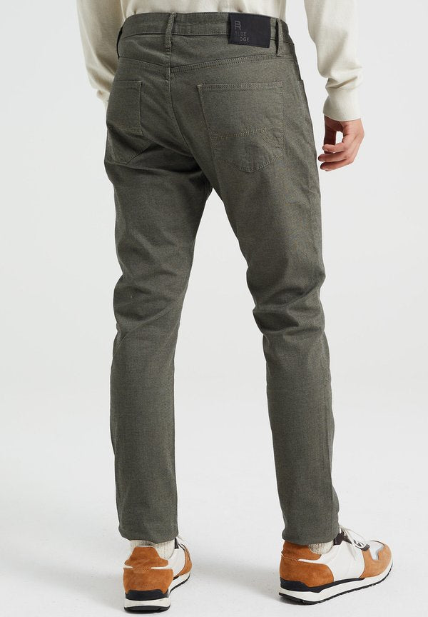 WE Fashion SLIM FIT