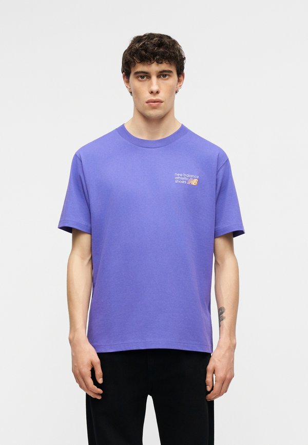 New Balance ATHLETICS PREMIUM LOGO  - Basic T-shirt - electric purple