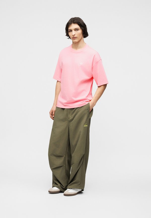 adidas Originals BOXY TEE UNISEX - Basic T-shirt - light pink