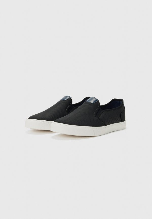 Pier One by Zalando