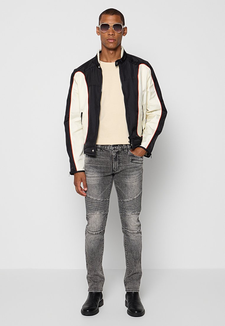Armani Exchange Jeans Slim Fit Media 4