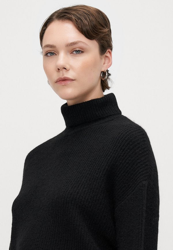 Vero Moda Tall VMYVONNE ROLLNECK ROLLEDGE