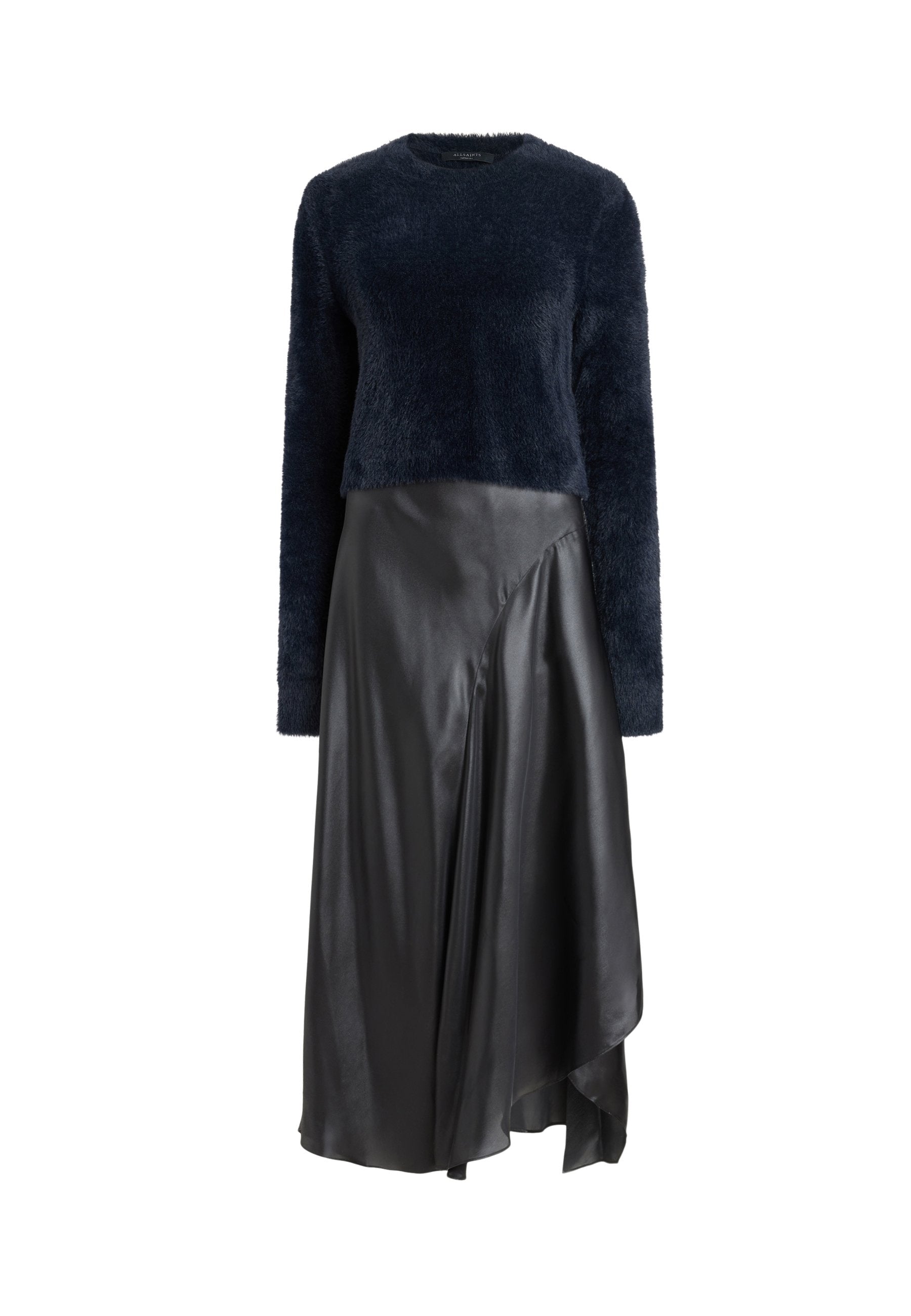 Navy blauer, flauschiger Langarm-Top, kombiniert mit einem schwarzen, satinierten, asymmetrischen Wickelrock, der eine glatte Textur und eine fließende Silhouette aufweist.