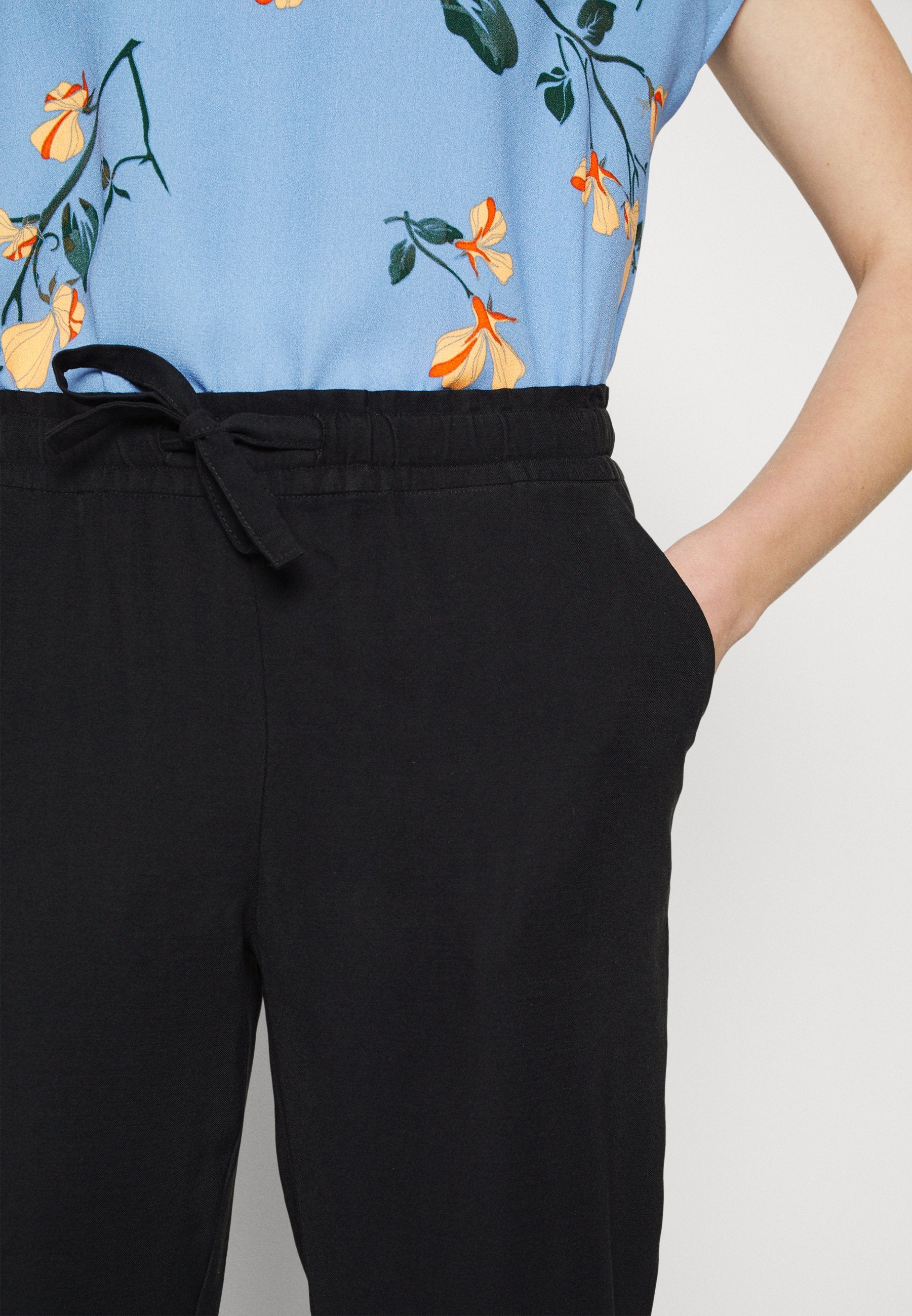 ONLARIS LIFE PULL UP PANT Media 5