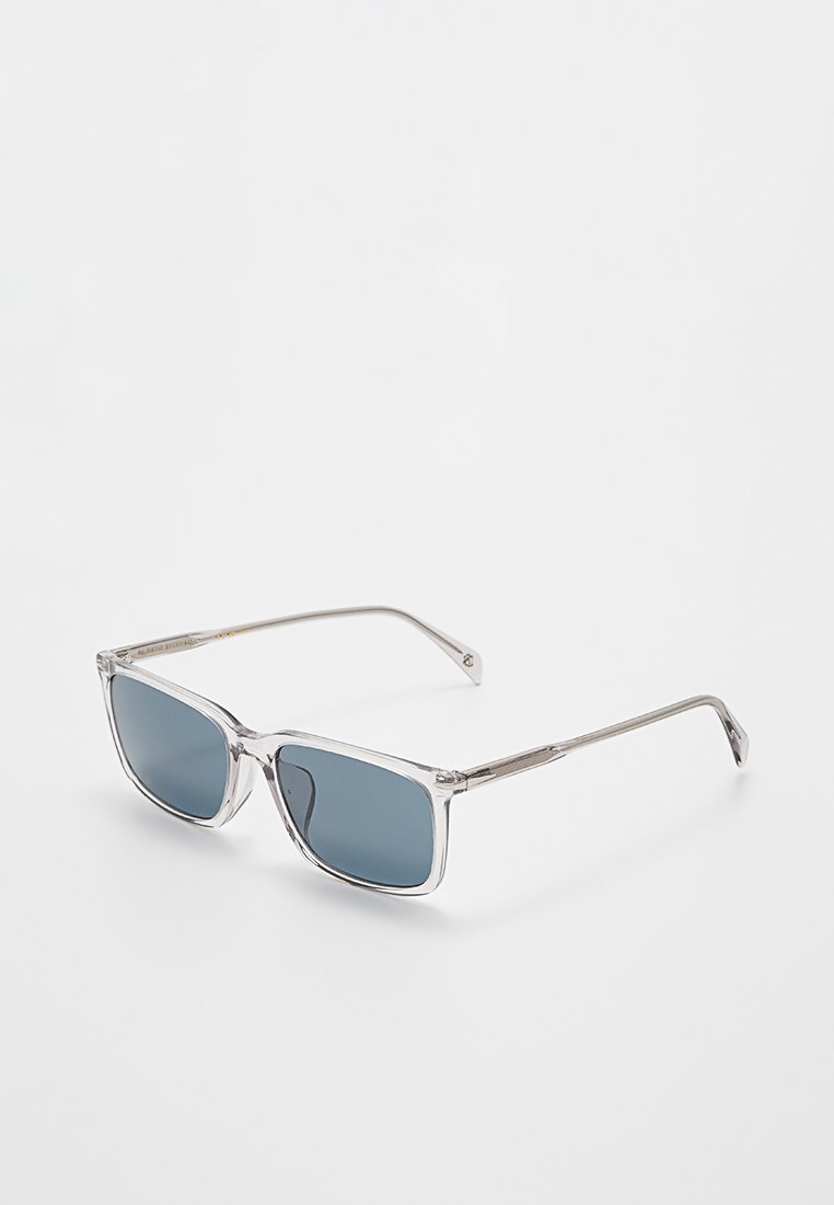 Klare Acetat-Rechtecksonnenbrille mit grauen getönten Gläsern und schlanken silbernen Metallbügeln vor weißem Hintergrund.