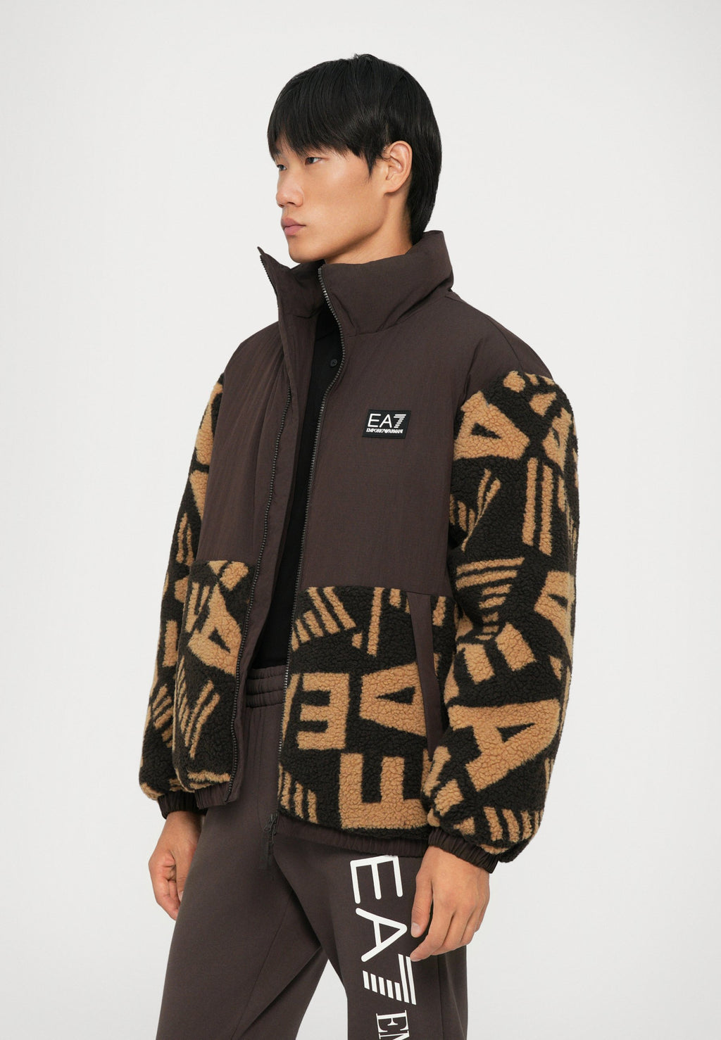 MOUNTAIN JACKET LOGO Media 6