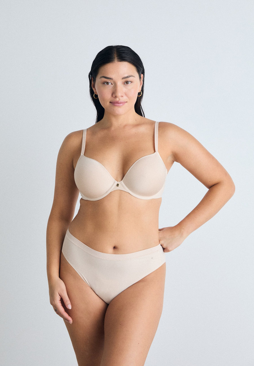 Triumph BODY MAKE UP ESSENTIAL WHP