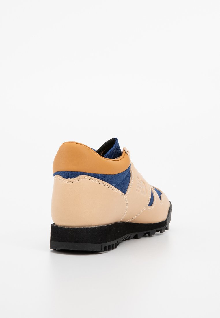 New Balance RAINIER LOW
