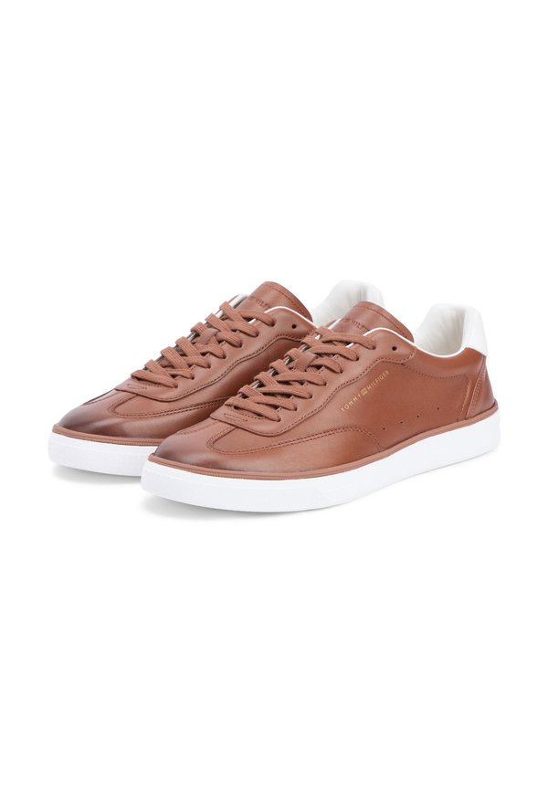 Tommy Hilfiger LUXE METALLIC LOGO LEATHER TRAINERS