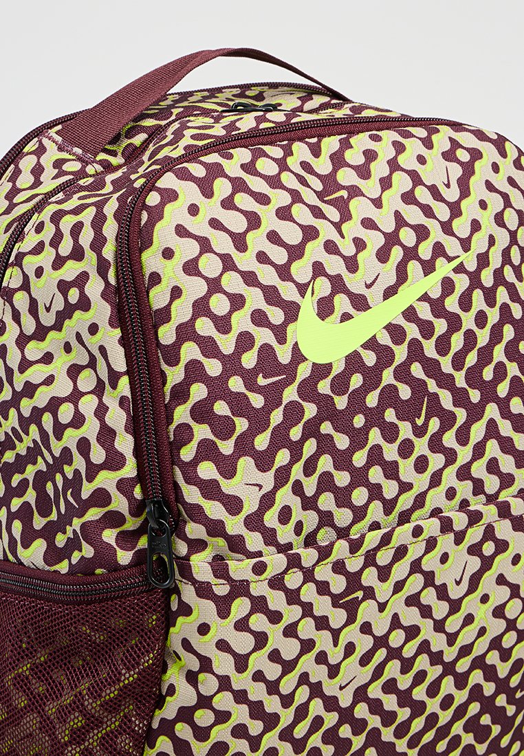 Nike Performance