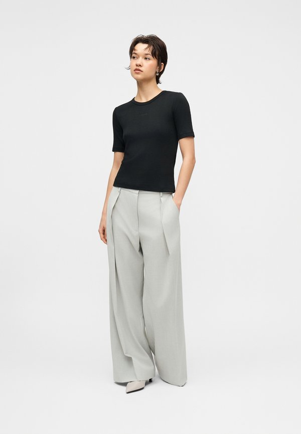 Calvin Klein VARIGATED NANO LOGO NECK