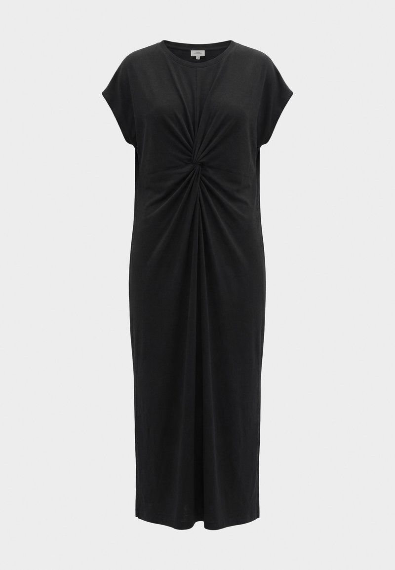 Schwarzes Midi-Kleid mit kurzen Ärmeln und einem zentralen Drehknoten-Detail, das vorne weiche Drapierungen erzeugt.