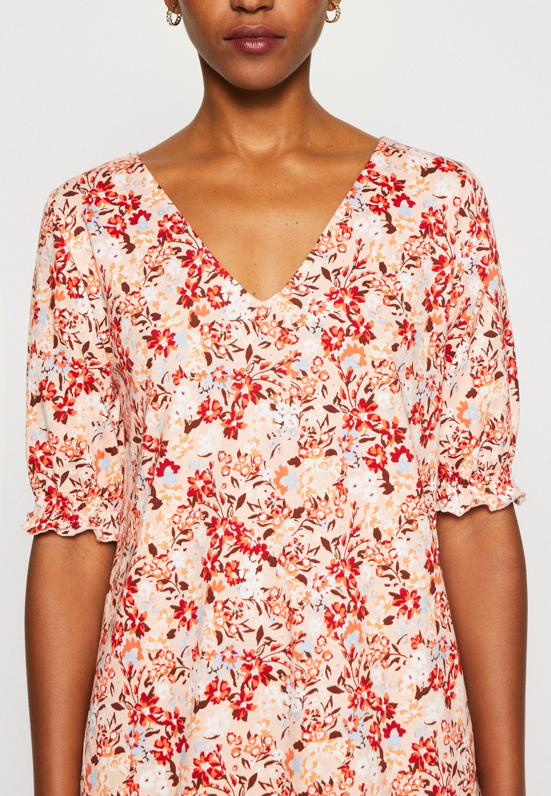 DRESS Media 6