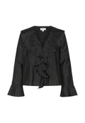 Schwarze Satinbluse mit tiefem V-Ausschnitt, gerafftem Vorderteil und Glockenärmeln. Mit einem großen, weich fallenden Kragen und einem leicht verkürzten Design.
